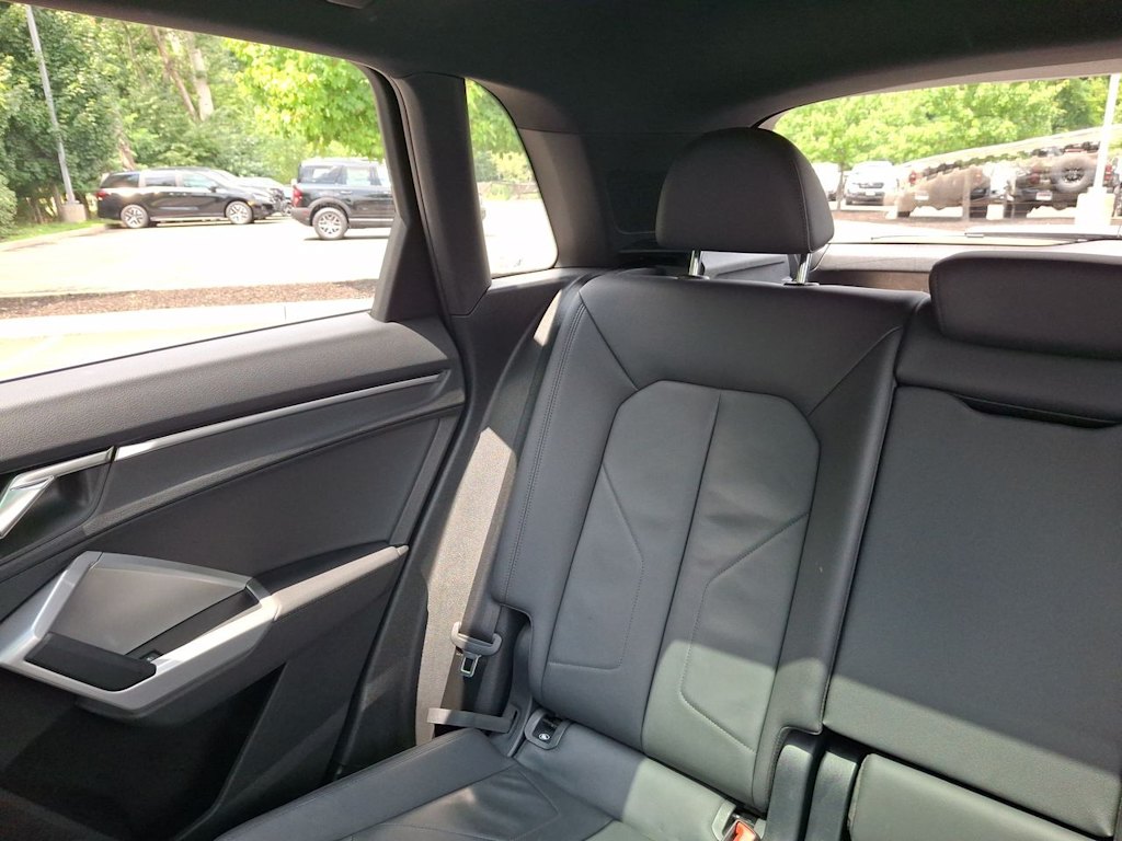 Thumbnail: 2025 Audi Q3 - 11