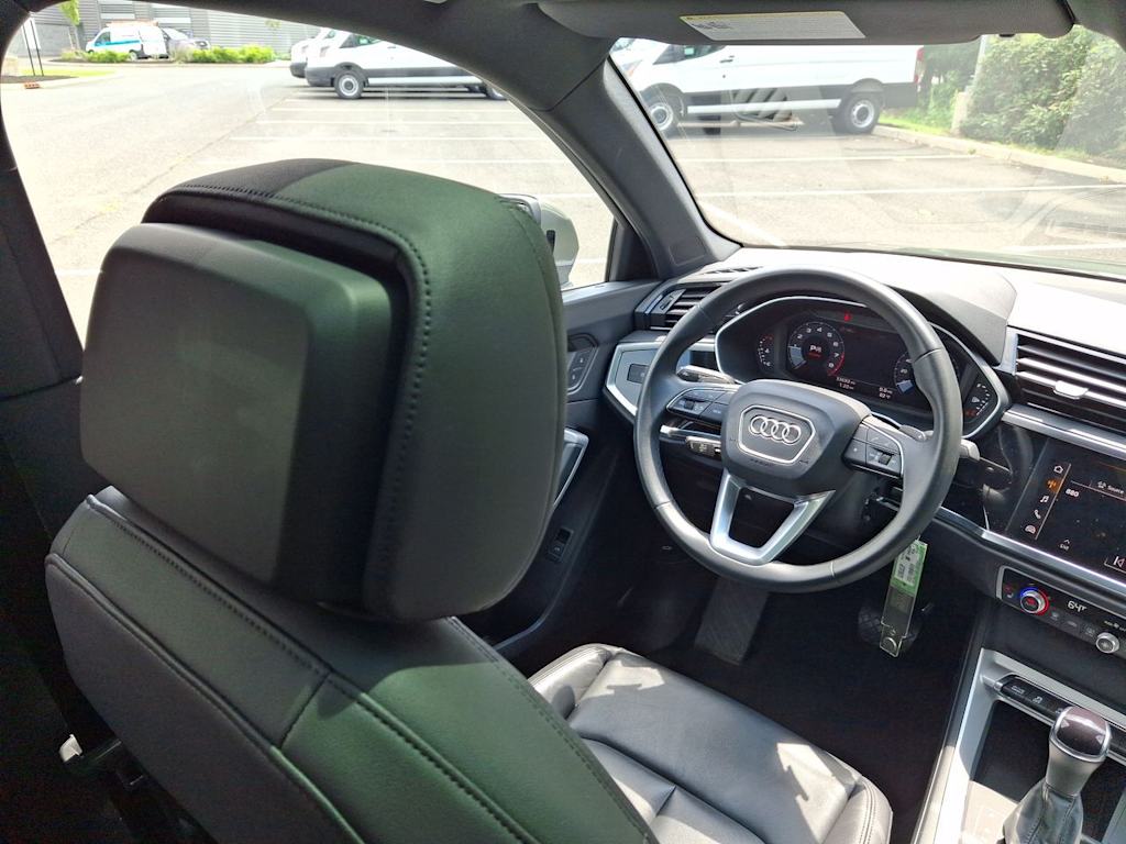Thumbnail: 2025 Audi Q3 - 8
