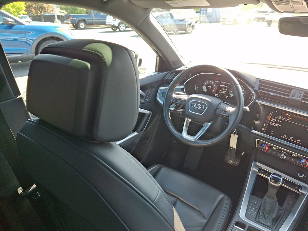 Thumbnail: 2025 Audi Q3 - 9