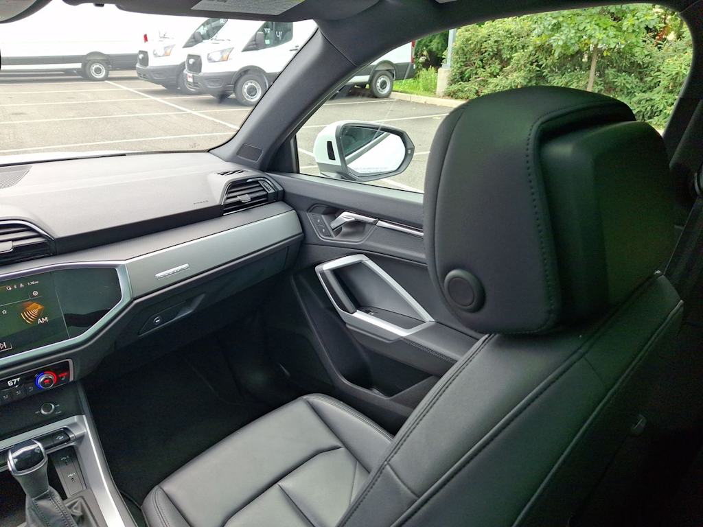 Thumbnail: 2025 Audi Q3 - 22
