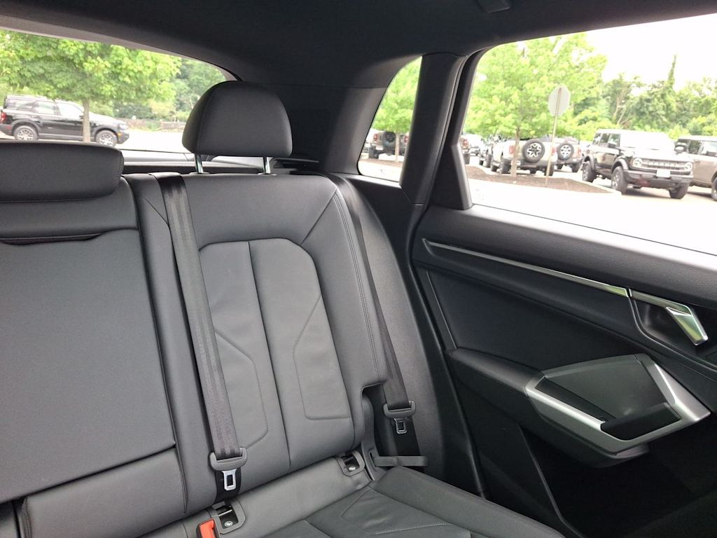 Thumbnail: 2025 Audi Q3 - 8