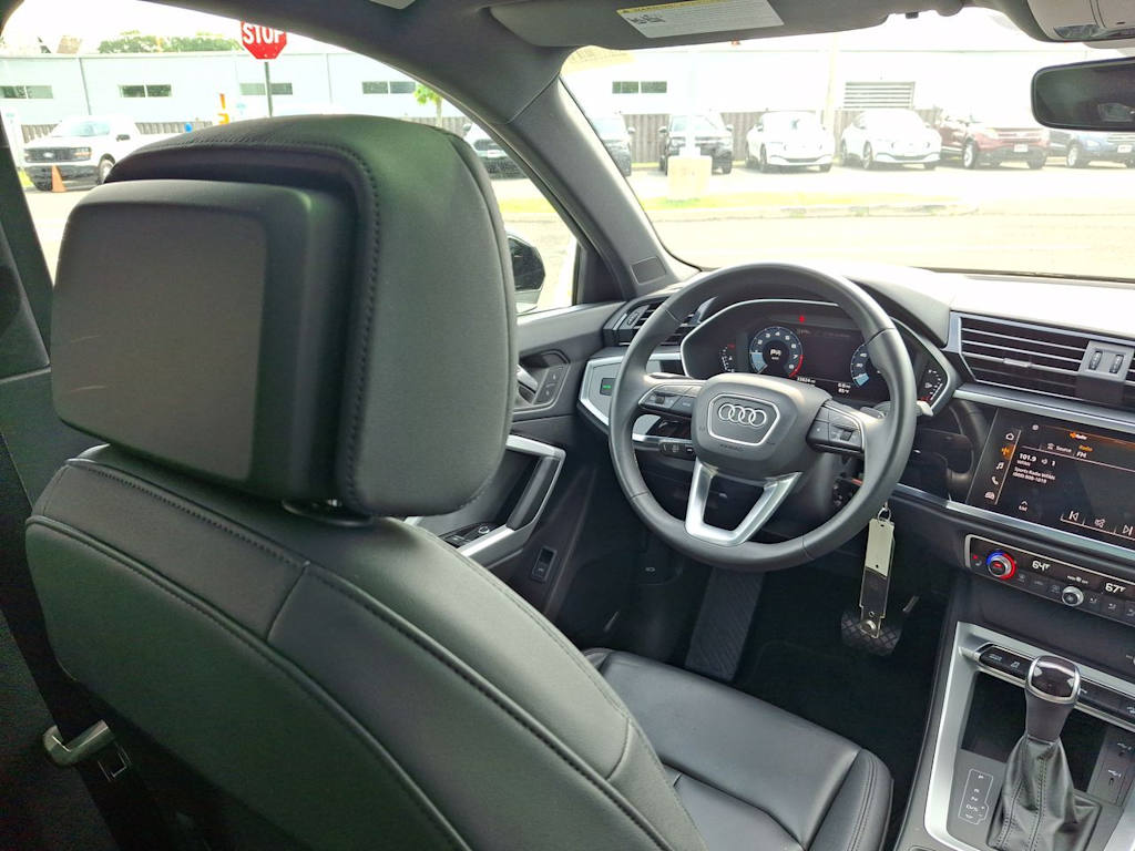 Thumbnail: 2025 Audi Q3 - 11