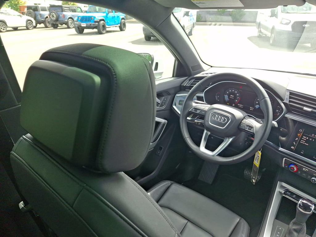 Thumbnail: 2025 Audi Q3 - 9