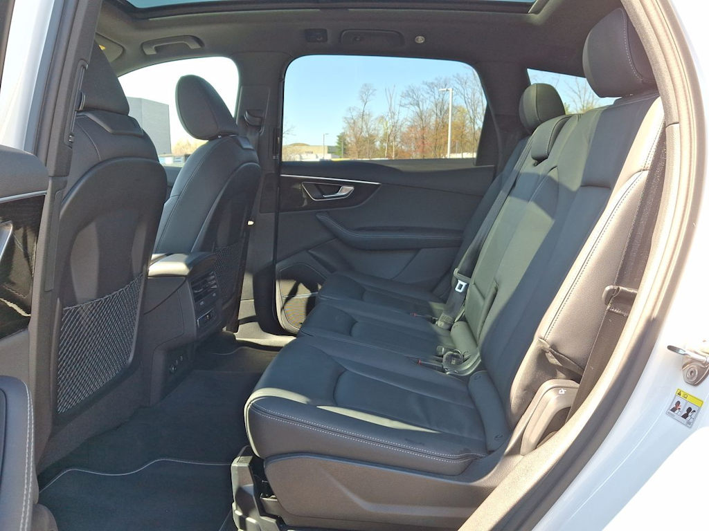 Thumbnail: 2025 Audi Q7 - 27