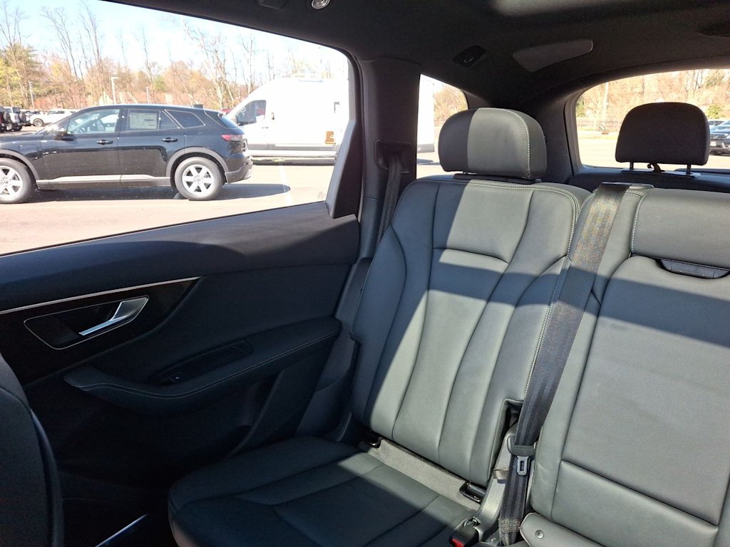 Thumbnail: 2025 Audi Q7 - 10