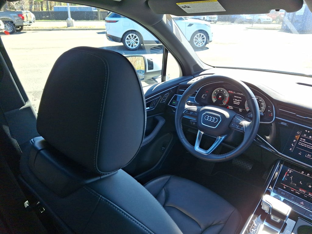 Thumbnail: 2025 Audi Q7 - 11