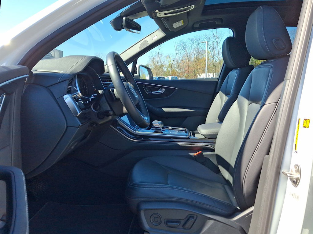 Thumbnail: 2025 Audi Q7 - 9