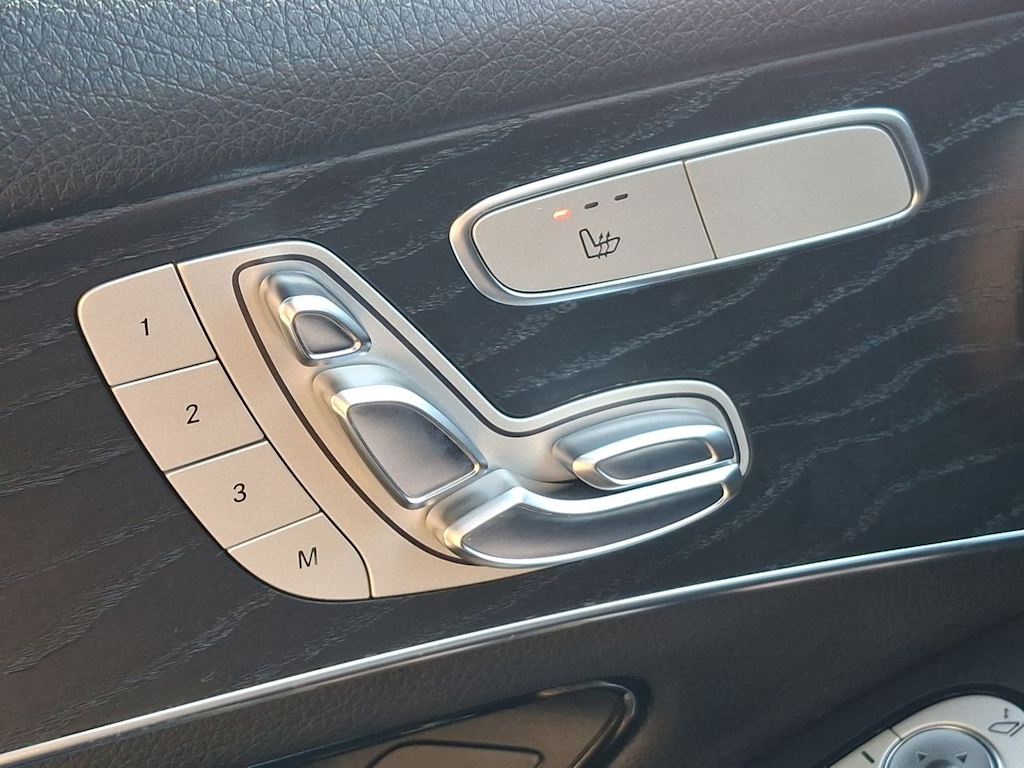 Thumbnail: 2018 Mercedes-Benz GLC - 27