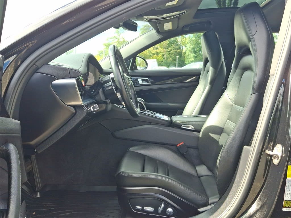 Thumbnail: 2020 Porsche Panamera - 9