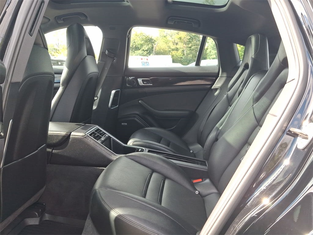 Thumbnail: 2020 Porsche Panamera - 28