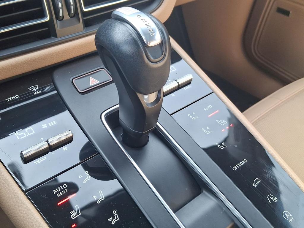 Thumbnail: 2022 Porsche Macan - 13