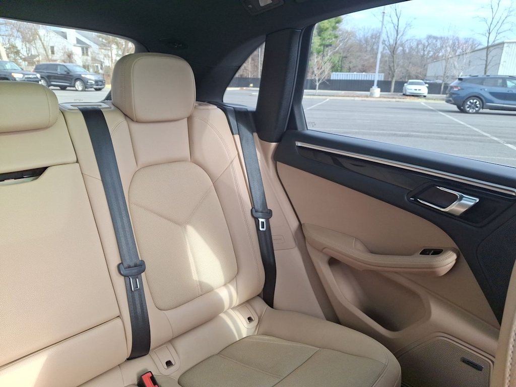 Thumbnail: 2022 Porsche Macan - 23