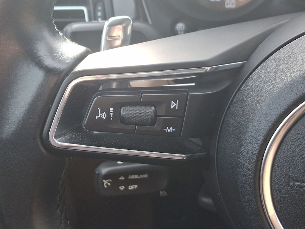 Thumbnail: 2022 Porsche Macan - 26