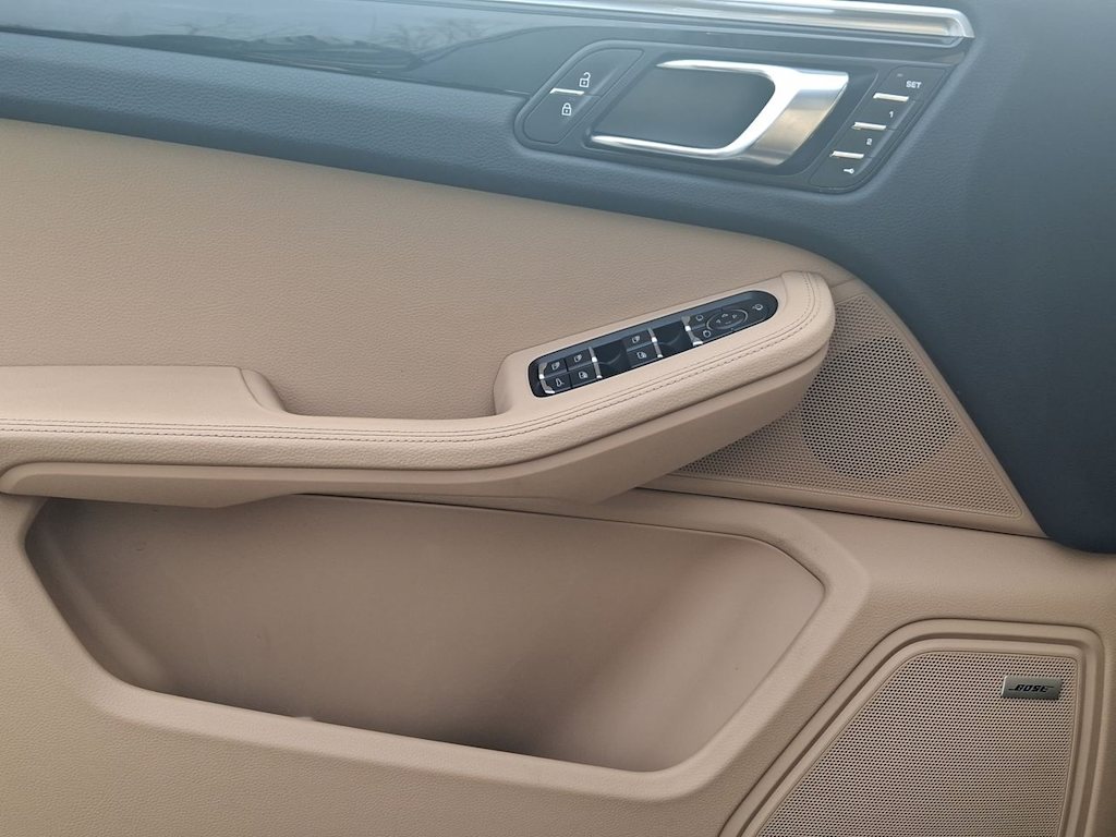 Thumbnail: 2022 Porsche Macan - 24