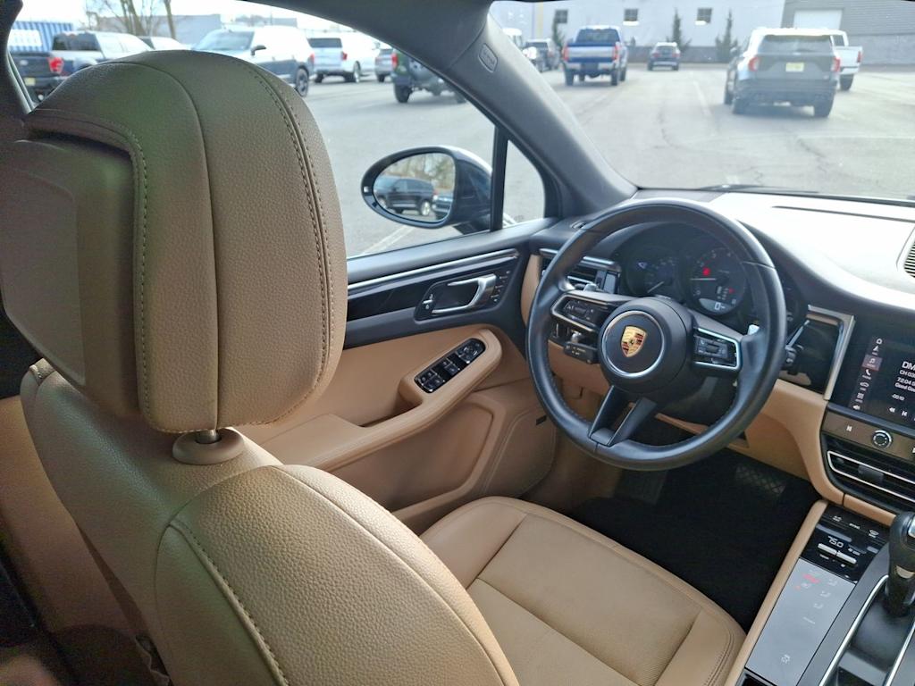 Thumbnail: 2022 Porsche Macan - 6