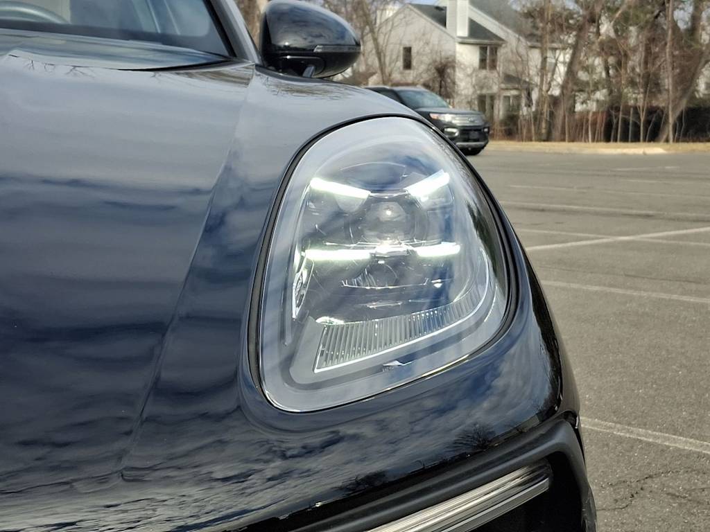 Thumbnail: 2022 Porsche Macan - 30