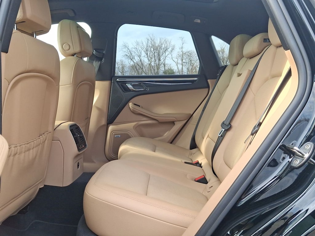 Thumbnail: 2022 Porsche Macan - 29