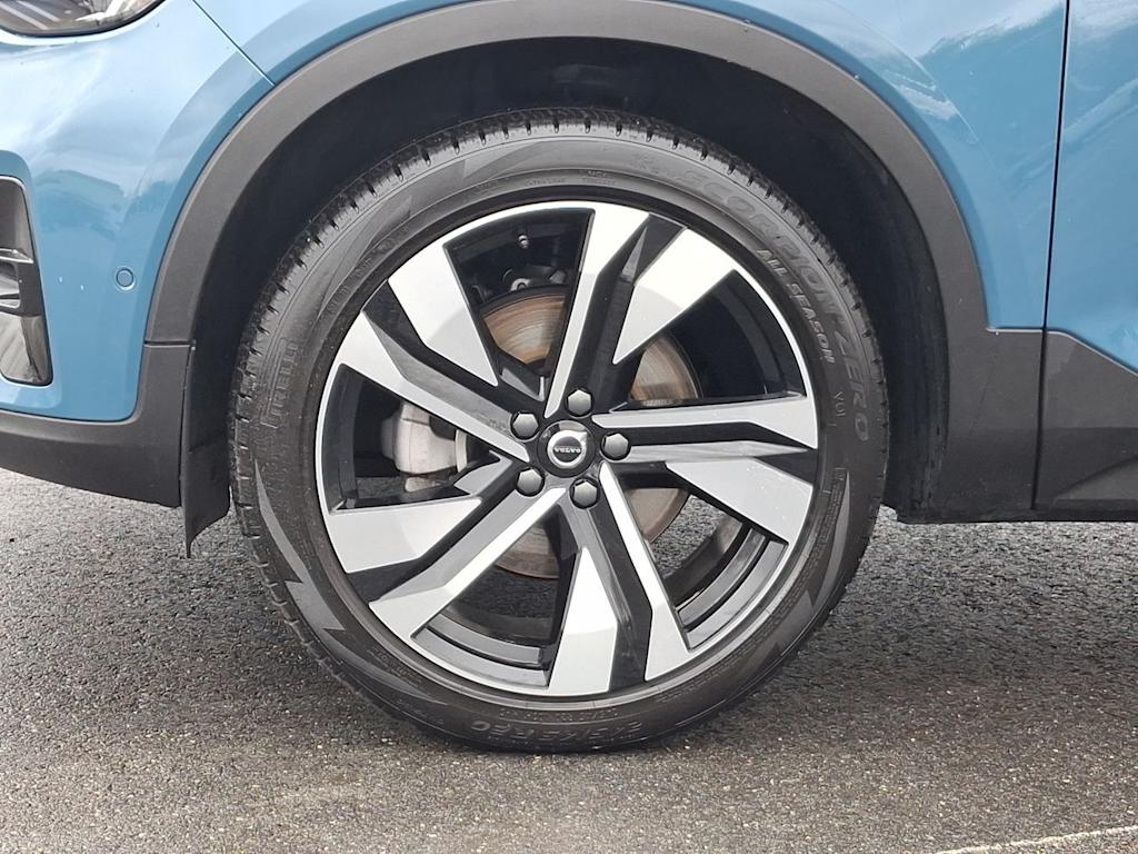 Thumbnail: 2025 Volvo XC40 - 7