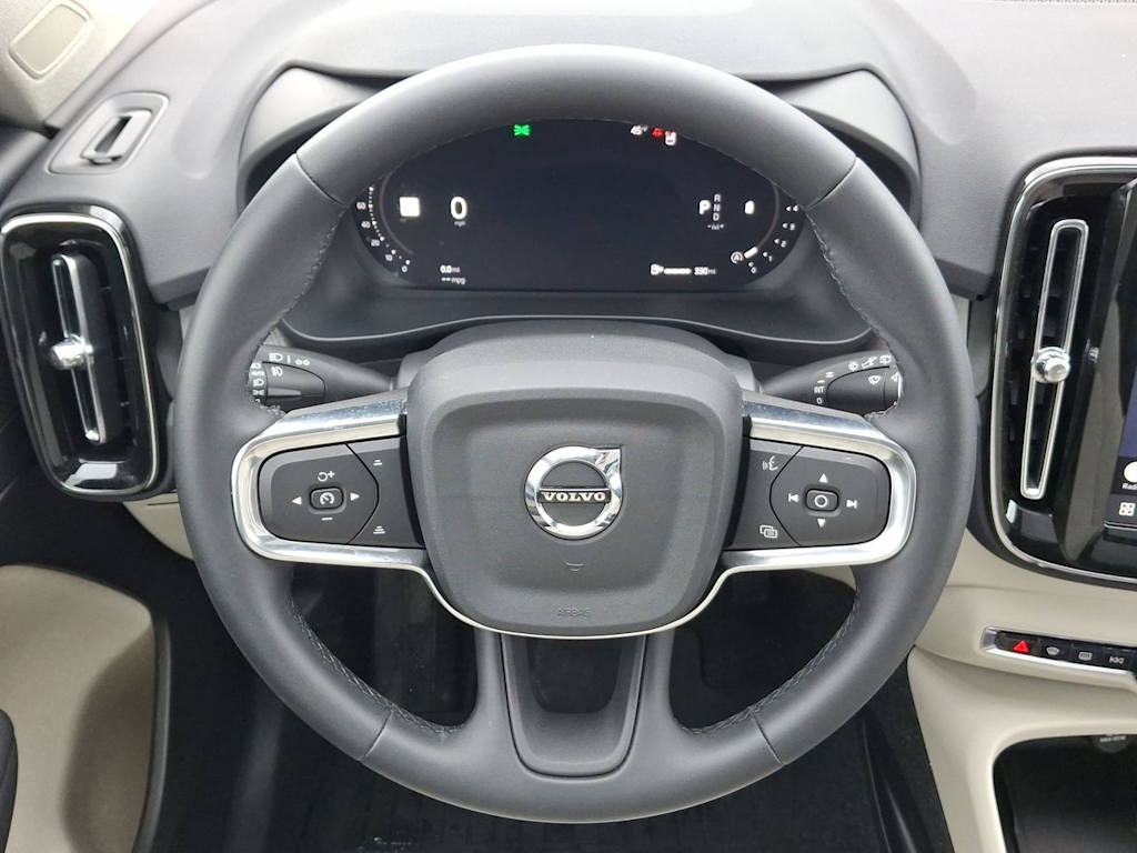 Thumbnail: 2025 Volvo XC40 - 12