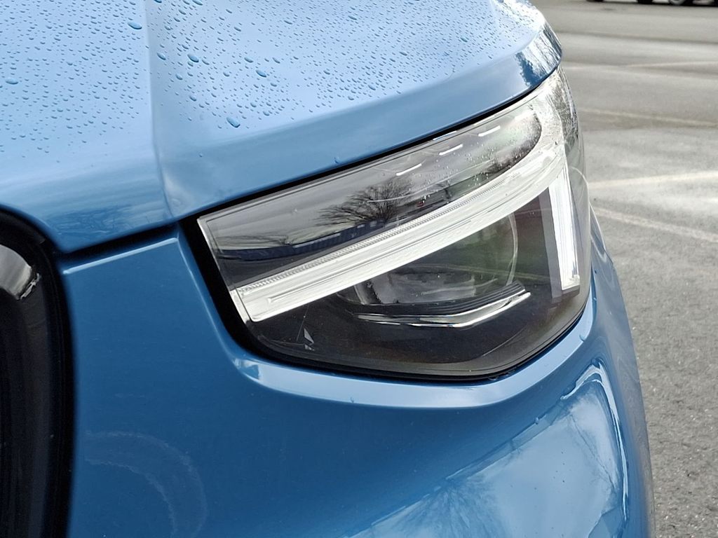 Thumbnail: 2025 Volvo XC40 - 29