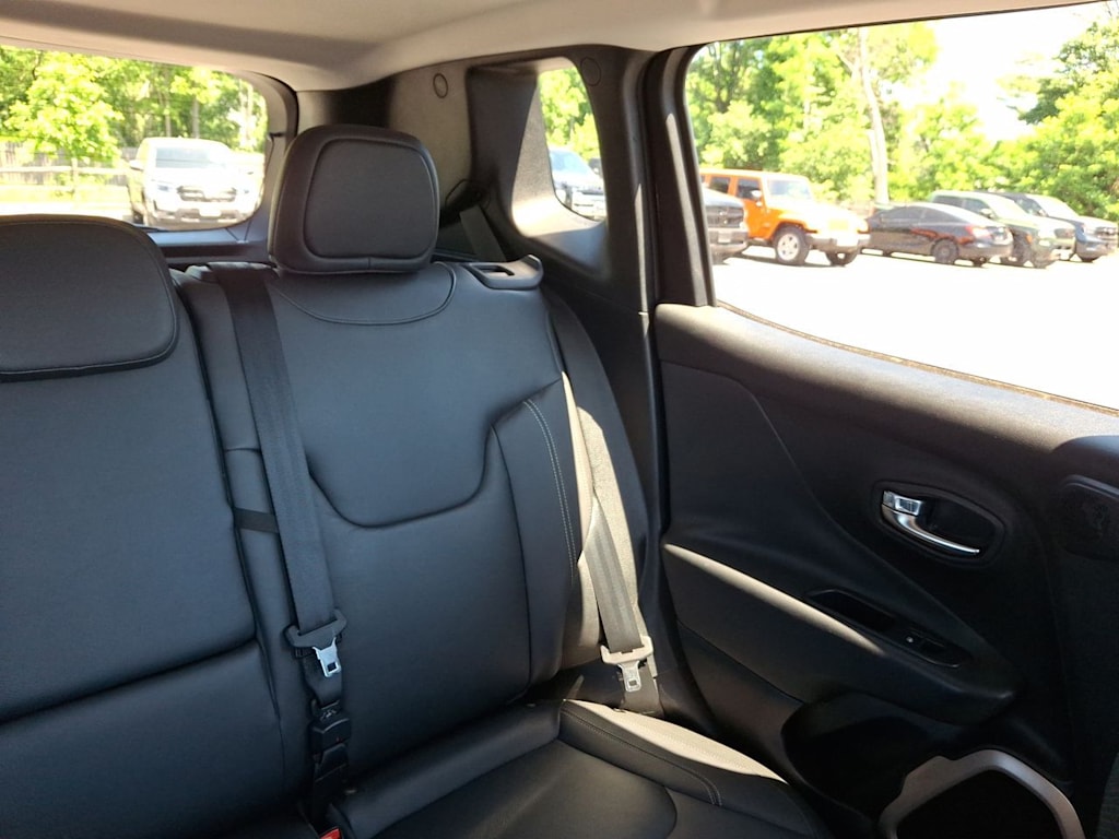 Thumbnail: 2016 Jeep Renegade - 23