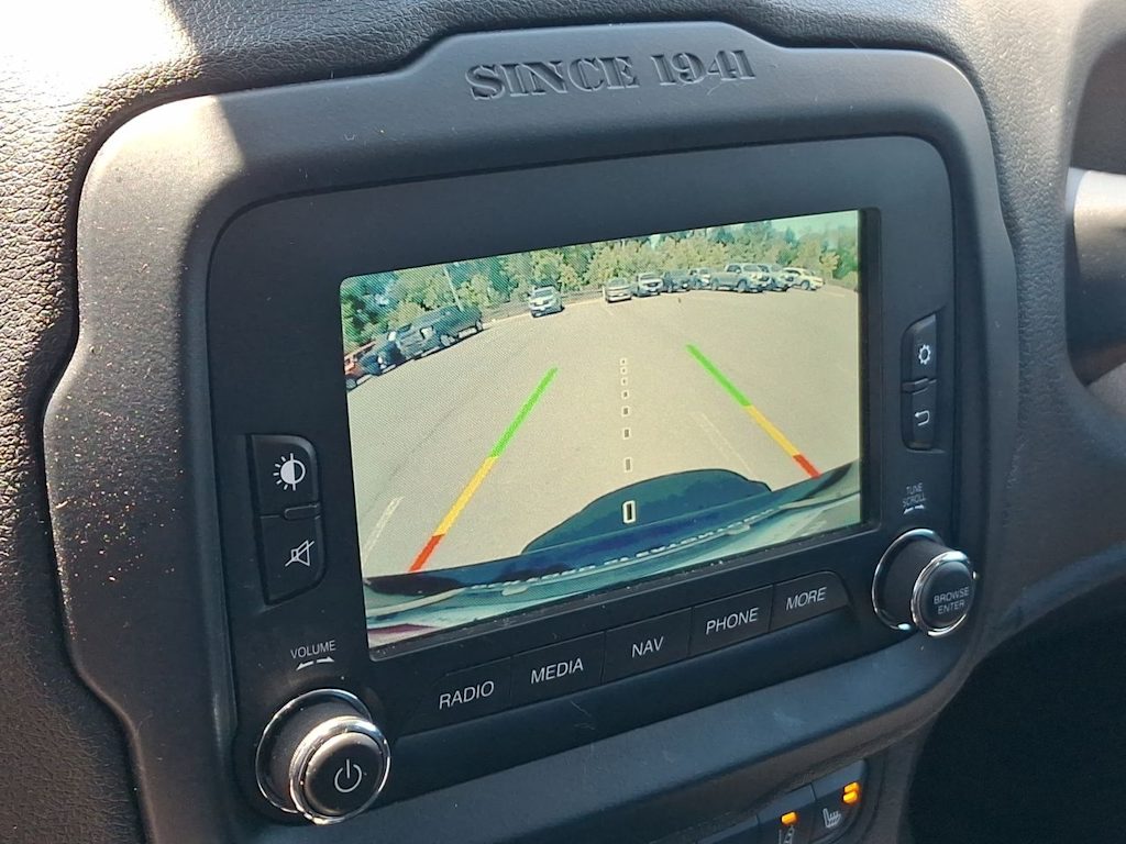 Thumbnail: 2016 Jeep Renegade - 25