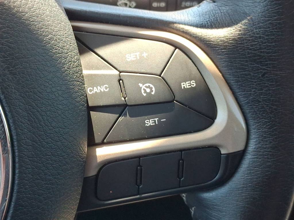 Thumbnail: 2016 Jeep Renegade - 27