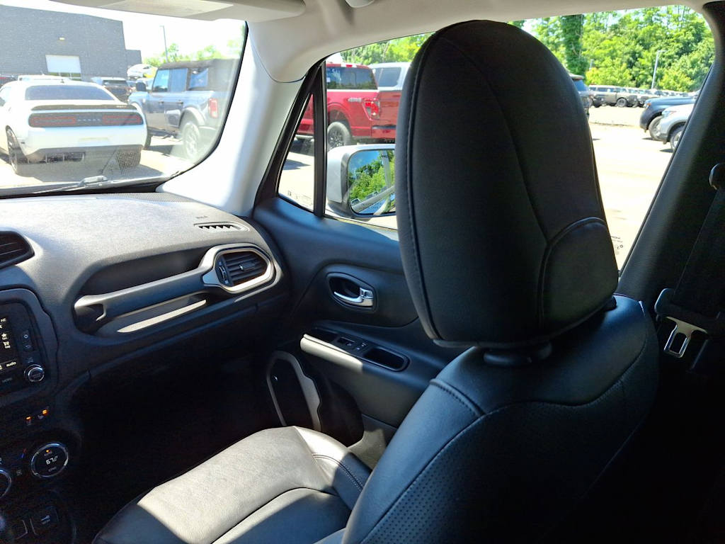 Thumbnail: 2016 Jeep Renegade - 8