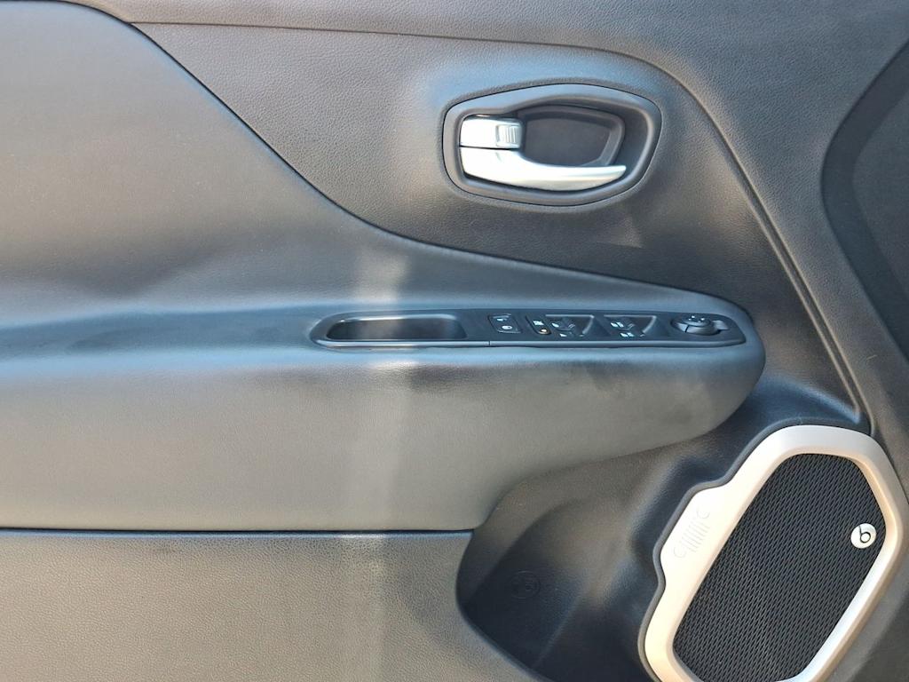 Thumbnail: 2016 Jeep Renegade - 24
