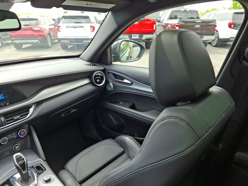 Thumbnail: 2024 Alfa Romeo Stelvio - 6
