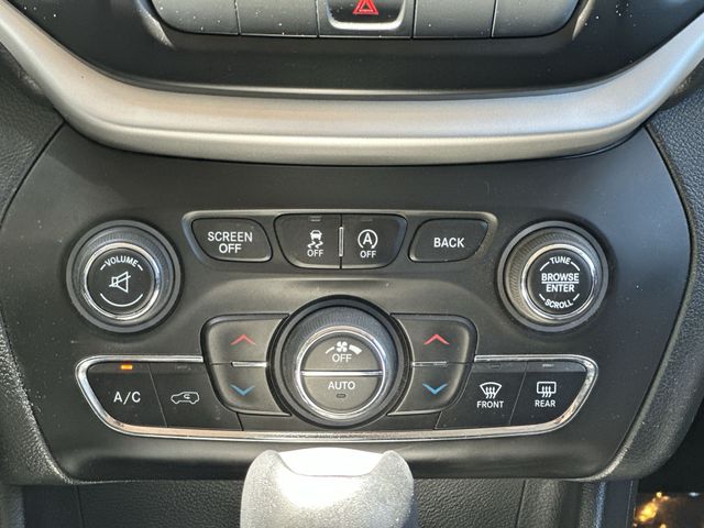 Thumbnail: 2015 Jeep Cherokee - 26