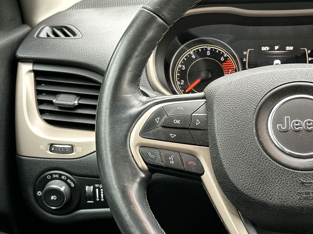 Thumbnail: 2016 Jeep Cherokee - 17