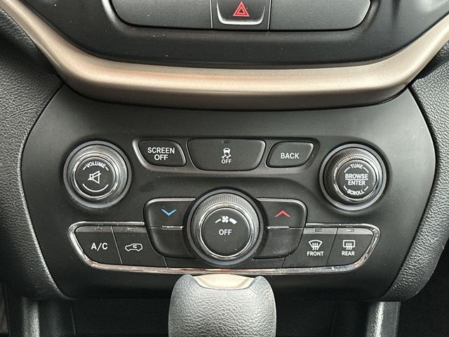 Thumbnail: 2016 Jeep Cherokee - 22