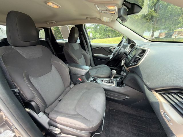 Thumbnail: 2016 Jeep Cherokee - 24