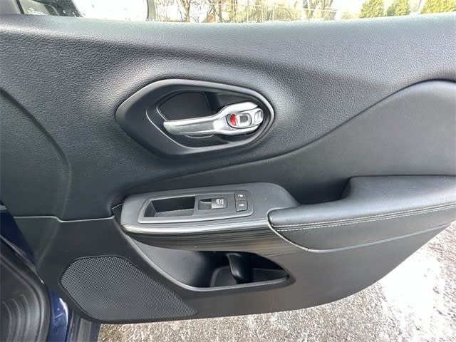 Thumbnail: 2016 Jeep Cherokee - 26