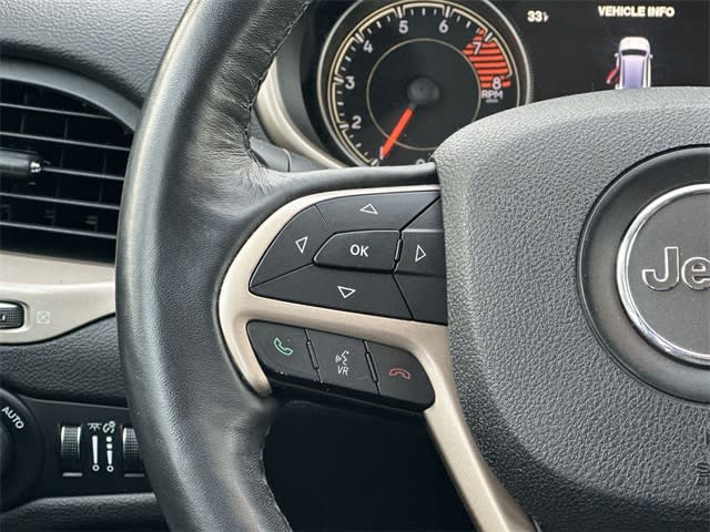 Thumbnail: 2016 Jeep Cherokee - 17