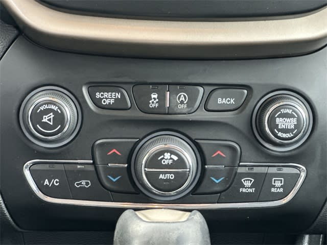 Thumbnail: 2016 Jeep Cherokee - 23