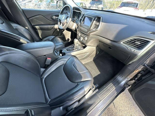 Thumbnail: 2019 Jeep Cherokee - 11