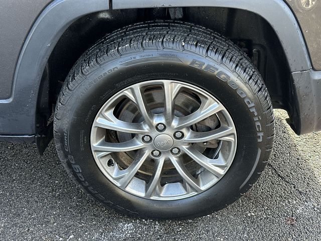 Thumbnail: 2019 Jeep Cherokee - 8