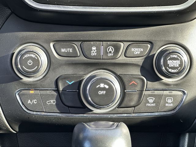 Thumbnail: 2019 Jeep Cherokee - 23