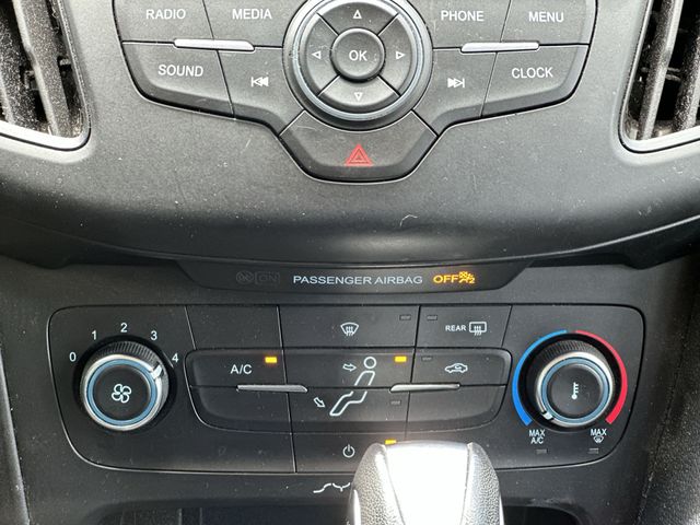 Thumbnail: 2016 Ford Focus - 17