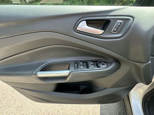 Thumbnail: 2015 Ford Escape - 23