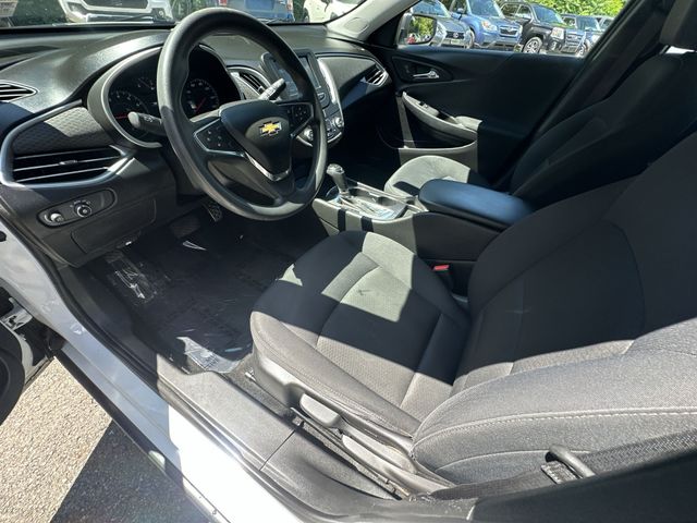 Thumbnail: 2016 Chevrolet Malibu - 11