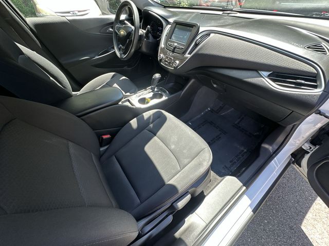 Thumbnail: 2016 Chevrolet Malibu - 25