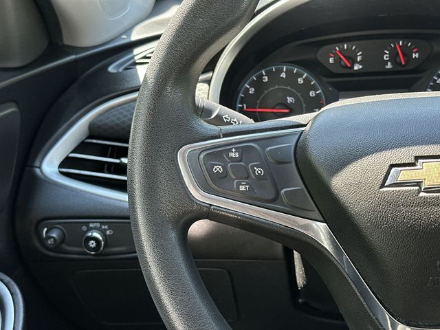 Thumbnail: 2016 Chevrolet Malibu - 18