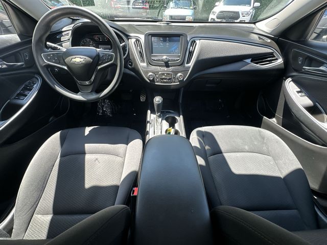 Thumbnail: 2016 Chevrolet Malibu - 10