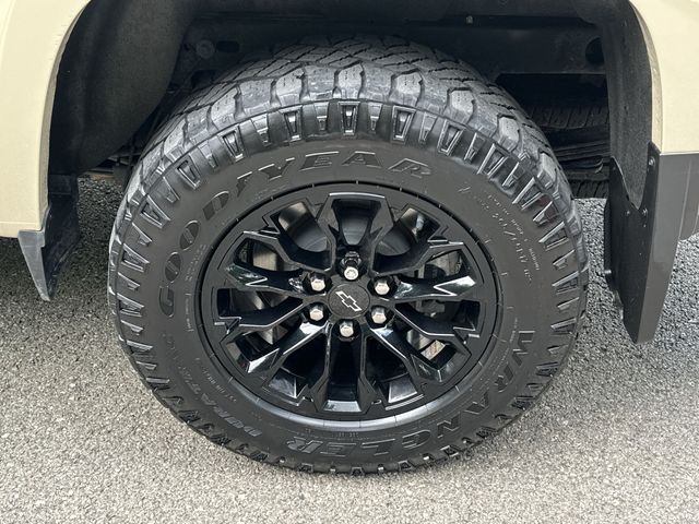 Thumbnail: 2022 Chevrolet Colorado - 8