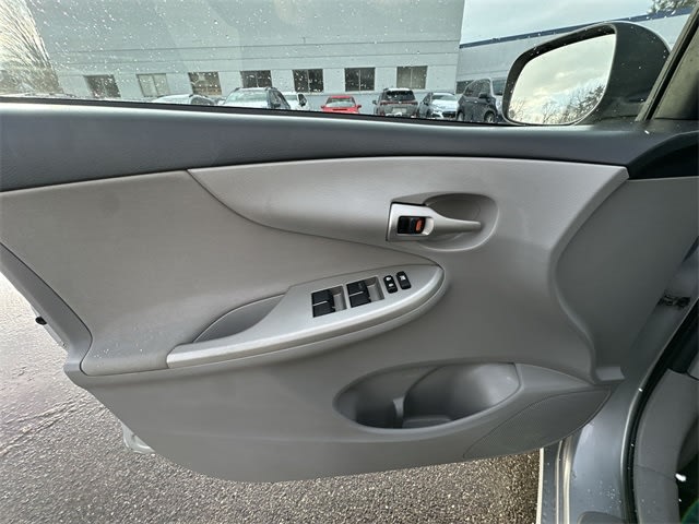 Thumbnail: 2013 Toyota Corolla - 20