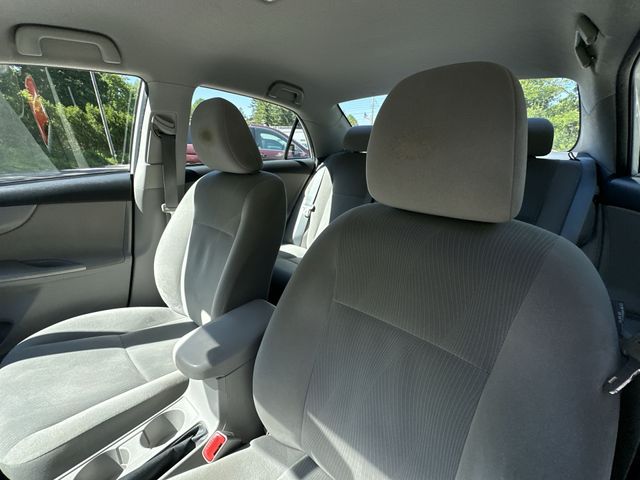 Thumbnail: 2013 Toyota Corolla - 9