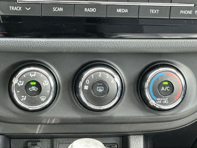 Thumbnail: 2014 Toyota Corolla - 16